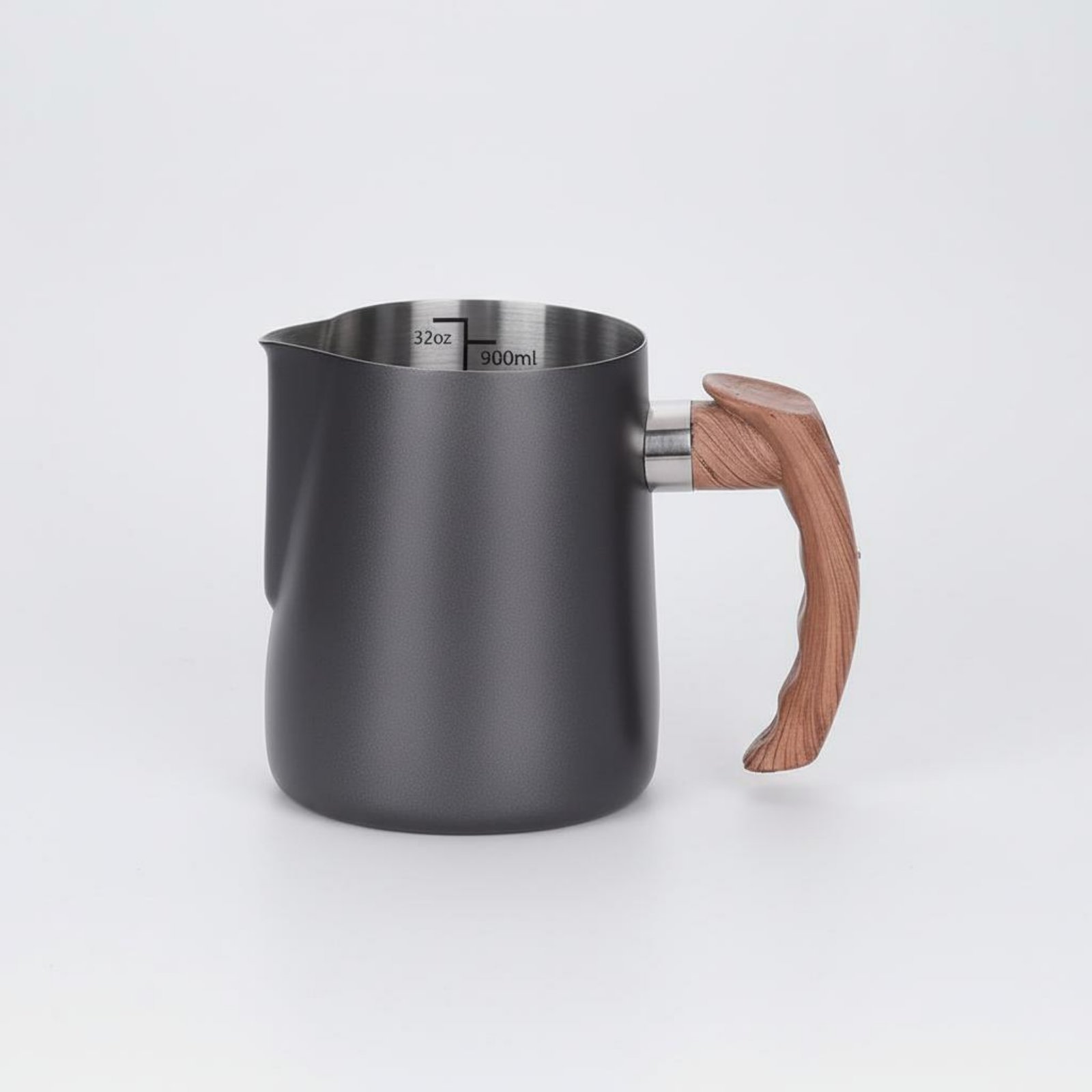 Latte Art Jug with Wooden Hand - Milk Steaming Pitcher recension och pris